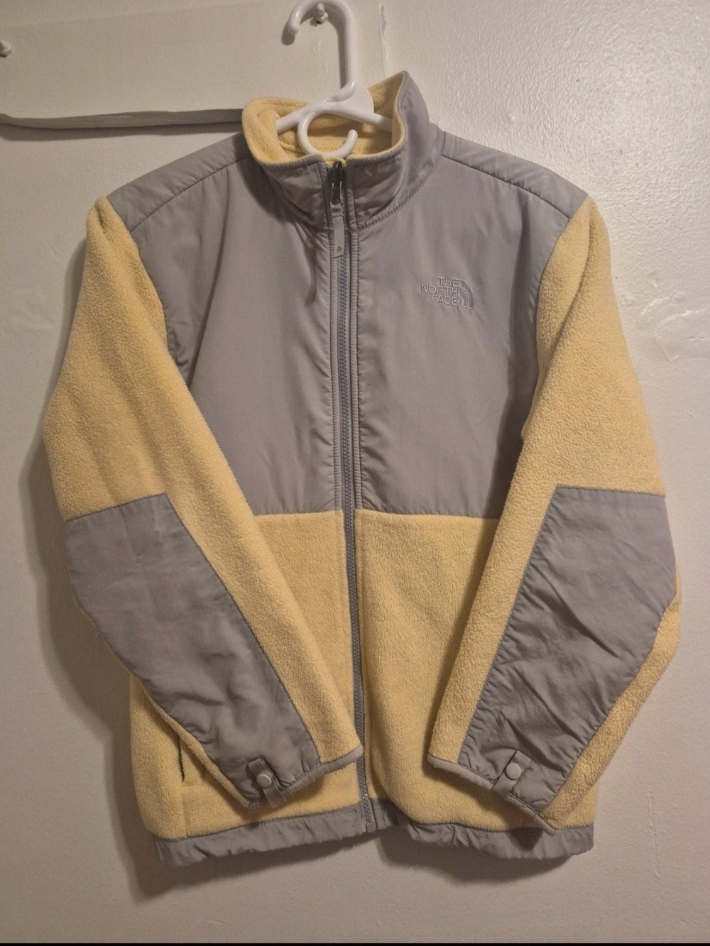The North Face Men's Two-Tone Fleece Jacket in Pale Yellow and Light Gray